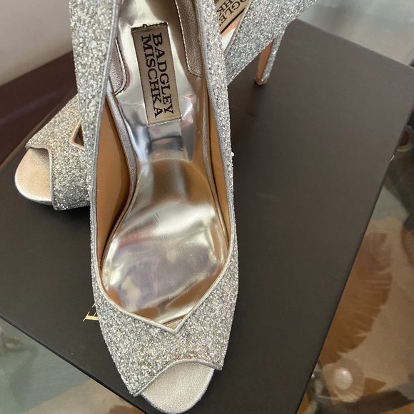 Badgley Mischka Women's Kassidy Platform Pump - Picture 4 of 7